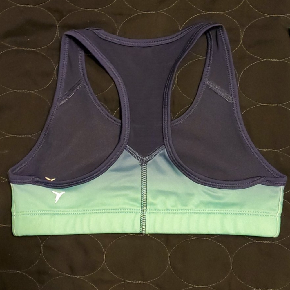 Girls Old Navy Go-Dry Activewear set. - Picture 2 of 4